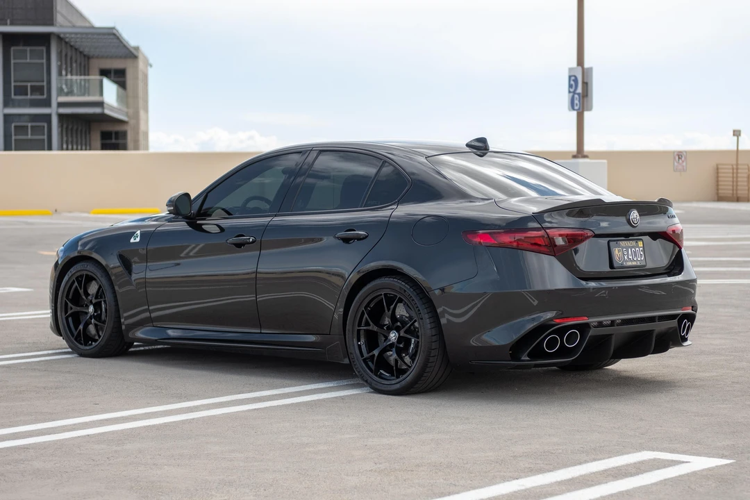 2017 Alfa Romeo Giulia Quadrifoglio - Image 9 of 31