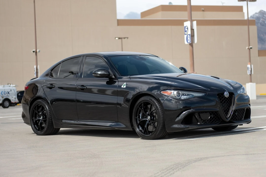 2017 Alfa Romeo Giulia Quadrifoglio - Image 13 of 31