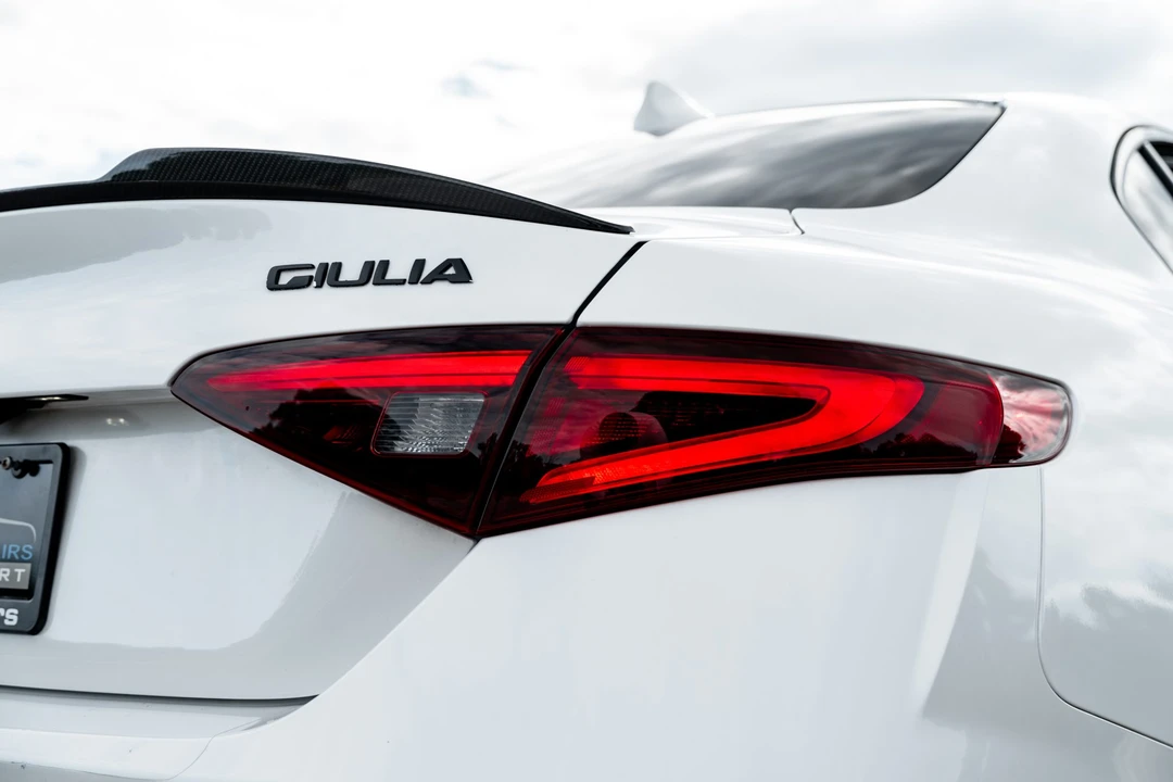 2017 Alfa Romeo Giulia Quadrifoglio - Image 27 of 31