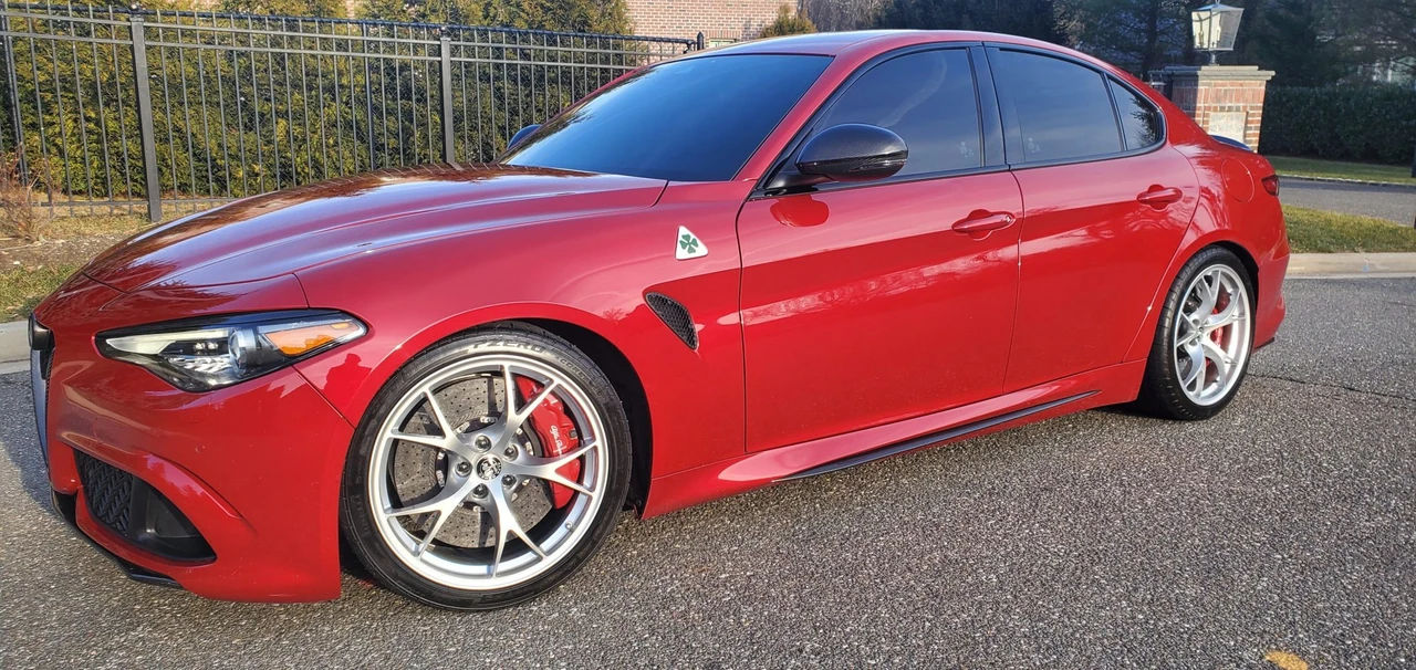 2017 Alfa Romeo Giulia Quadrifoglio - Image 2 of 31