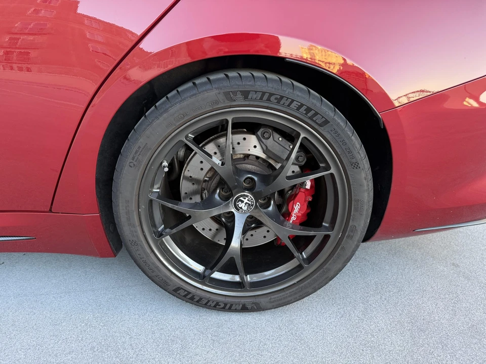 2017 Alfa Romeo Giulia Quadrifoglio - Image 29 of 31