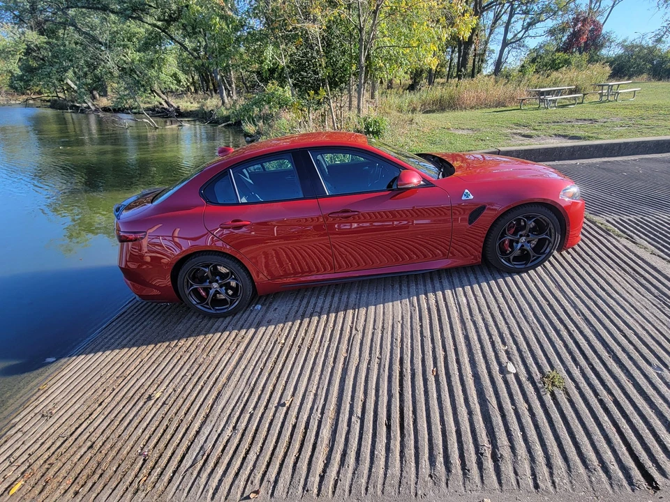 2017 Alfa Romeo Giulia Quadrifoglio - Image 13 of 31
