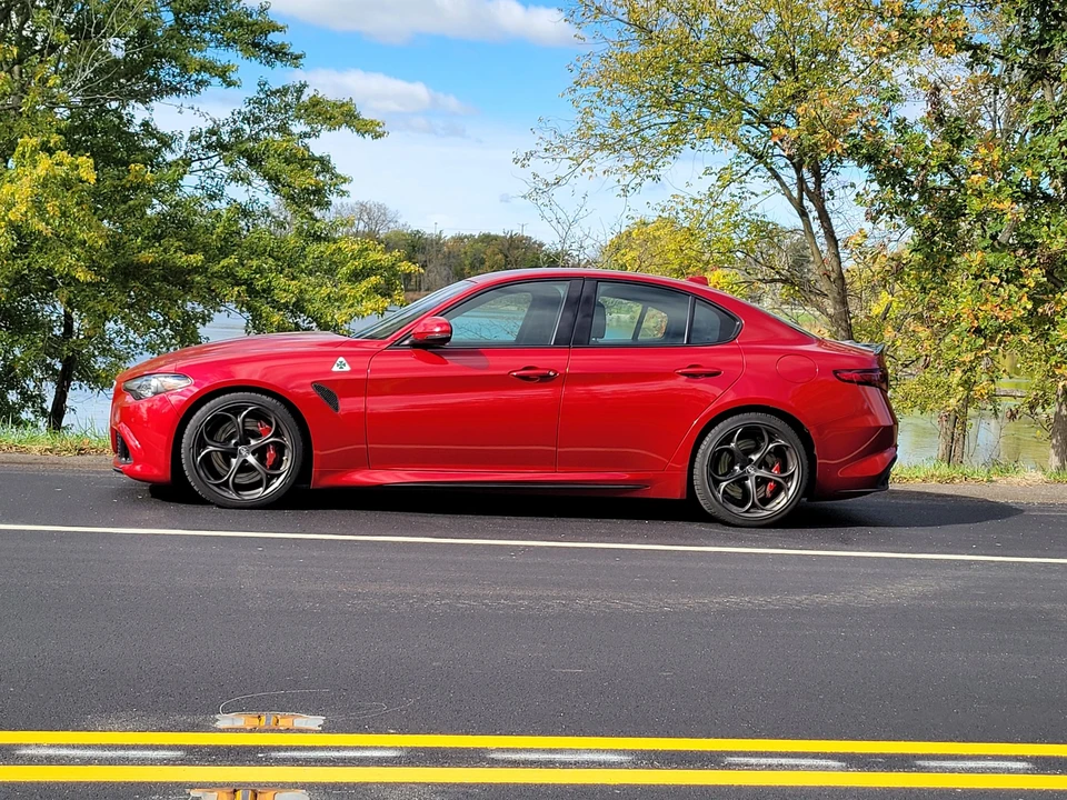 2017 Alfa Romeo Giulia Quadrifoglio - Image 10 of 31