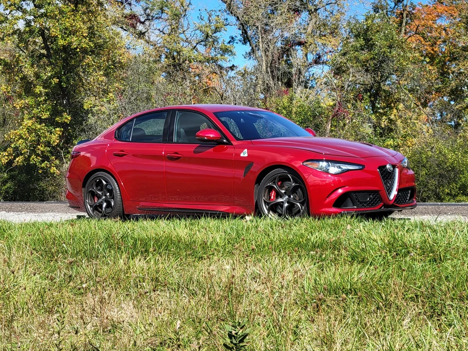2017 Alfa Romeo Giulia Quadrifoglio - Image 15 of 31