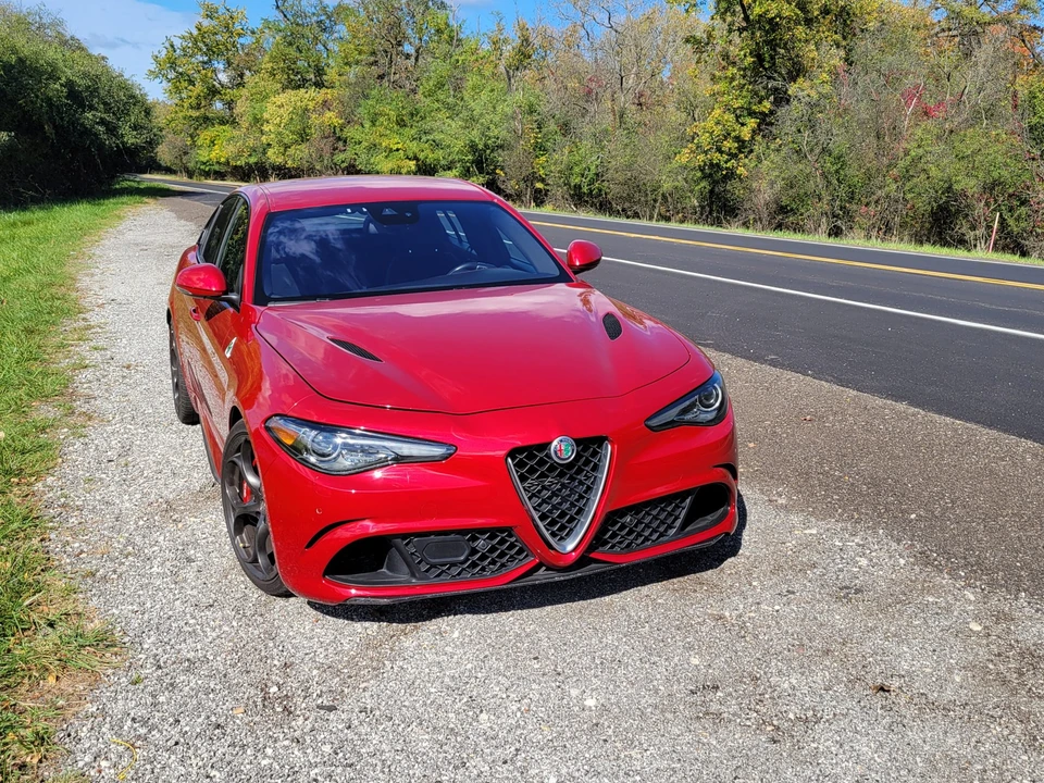 2017 Alfa Romeo Giulia Quadrifoglio - Image 19 of 31
