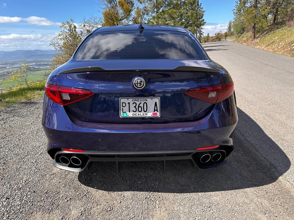 2017 Alfa Romeo Giulia Quadrifoglio - Image 18 of 31