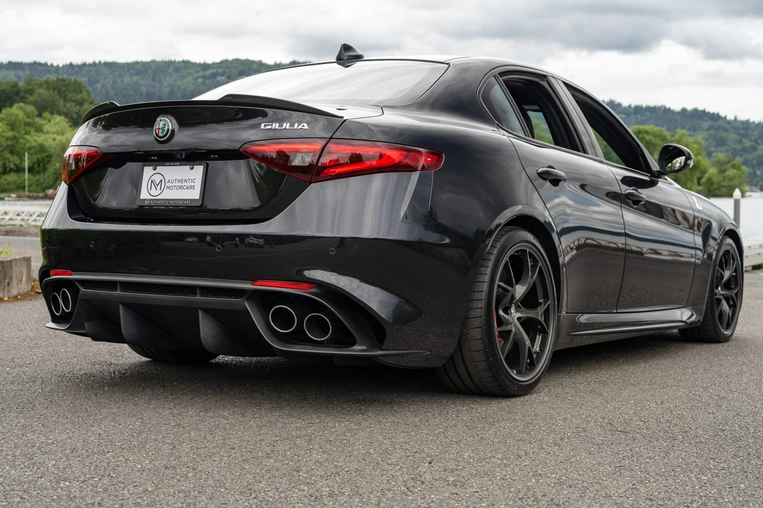 2017 Alfa Romeo Giulia Quadrifoglio - Image 14 of 31