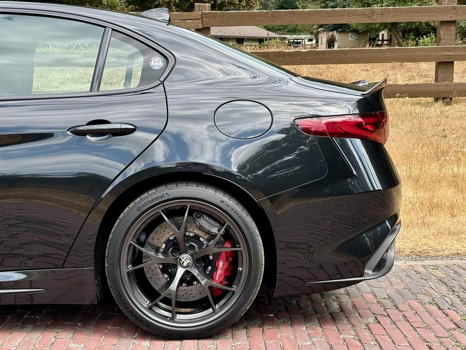 2017 Alfa Romeo Giulia Quadrifoglio - Image 23 of 31
