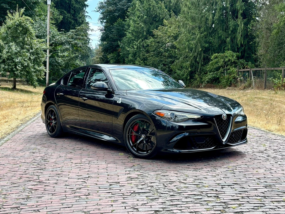 2017 Alfa Romeo Giulia Quadrifoglio - Image 18 of 31