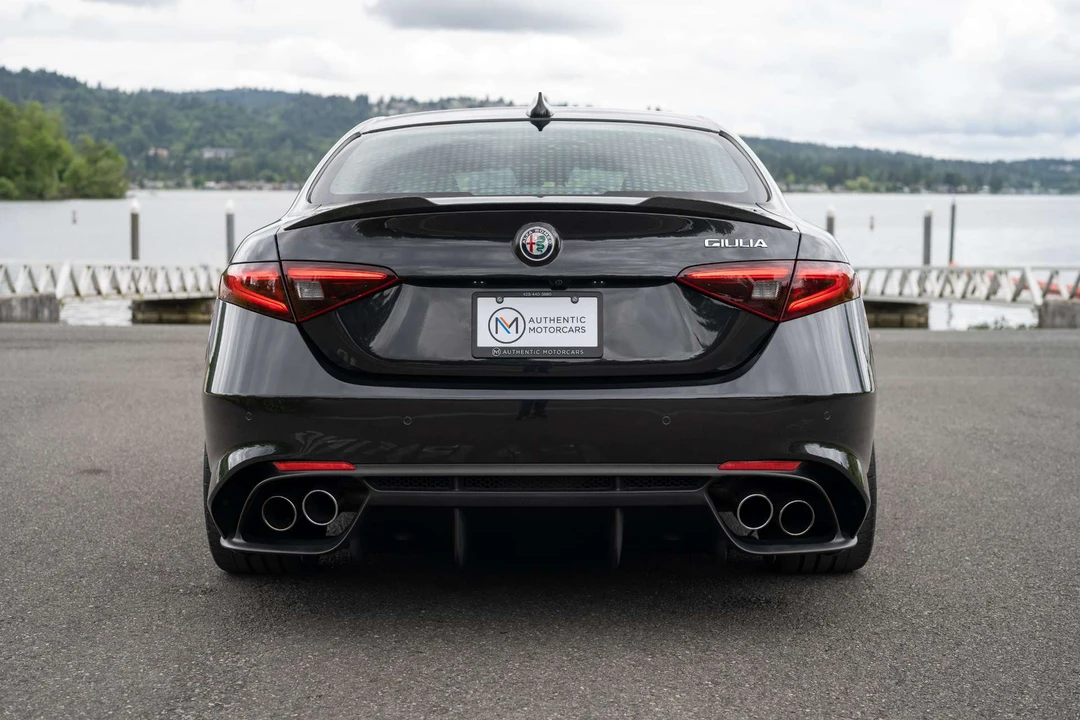 2017 Alfa Romeo Giulia Quadrifoglio - Image 13 of 31