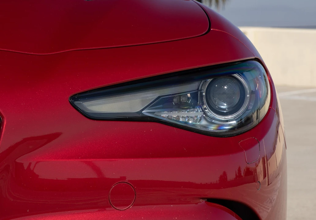 2017 Alfa Romeo Giulia Quadrifoglio - Image 25 of 31