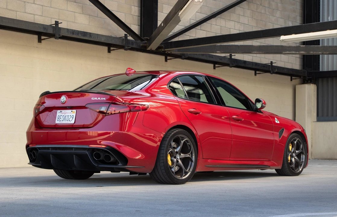 2017 Alfa Romeo Giulia Quadrifoglio - Image 17 of 31