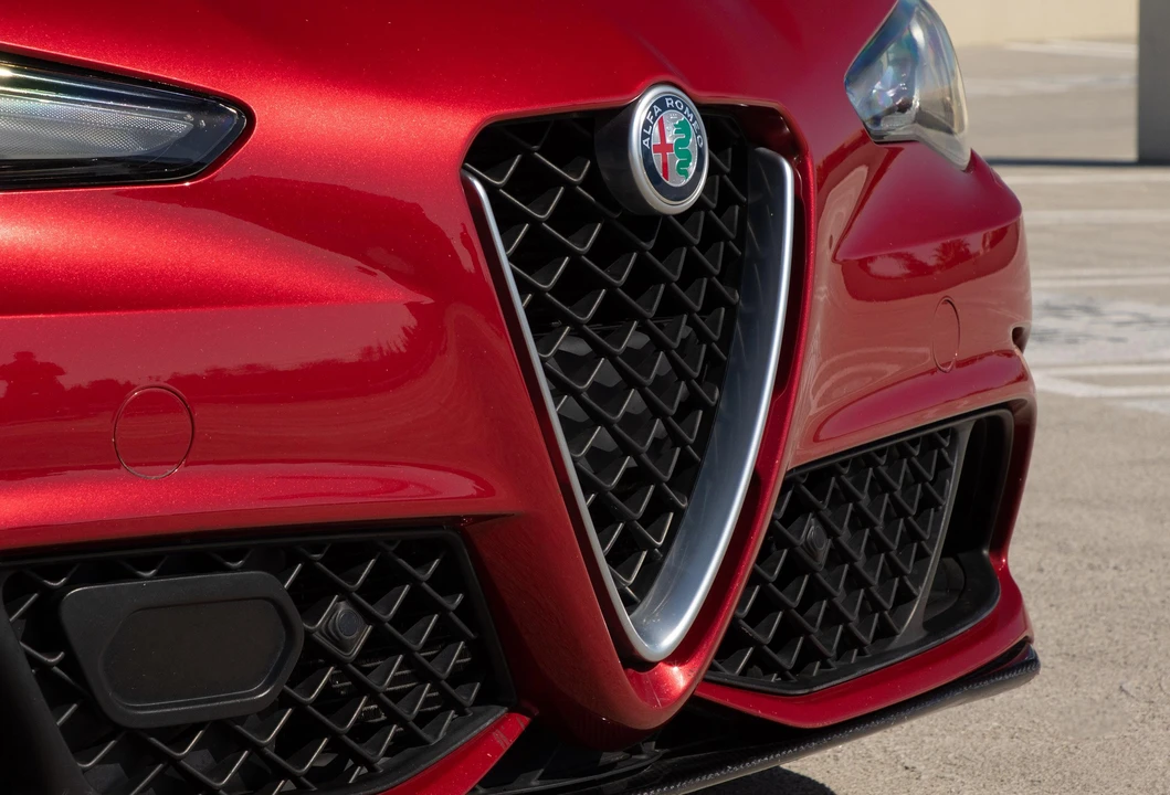 2017 Alfa Romeo Giulia Quadrifoglio - Image 23 of 31