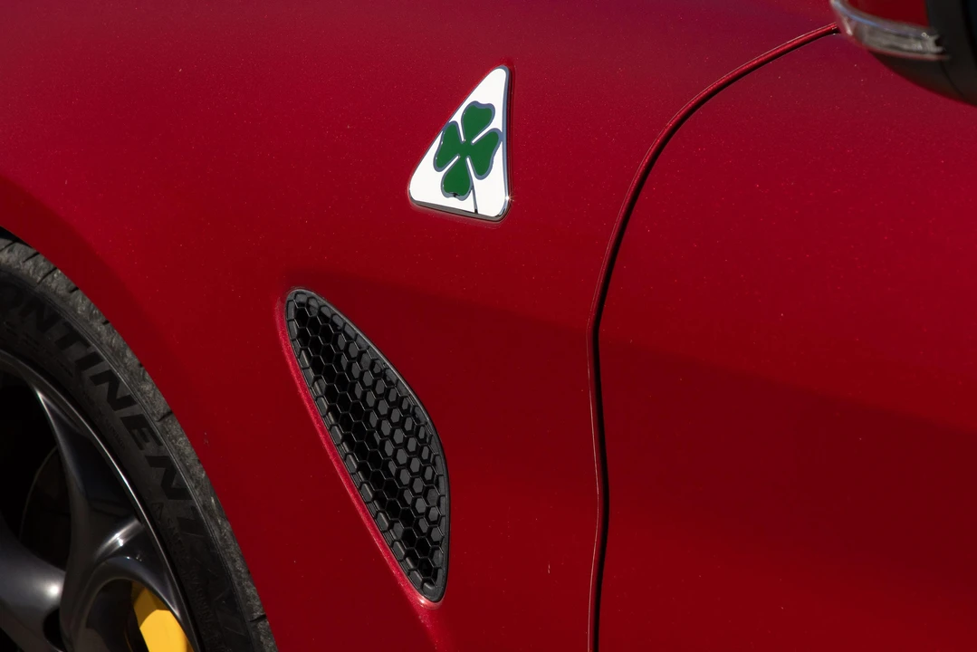 2017 Alfa Romeo Giulia Quadrifoglio - Image 27 of 31