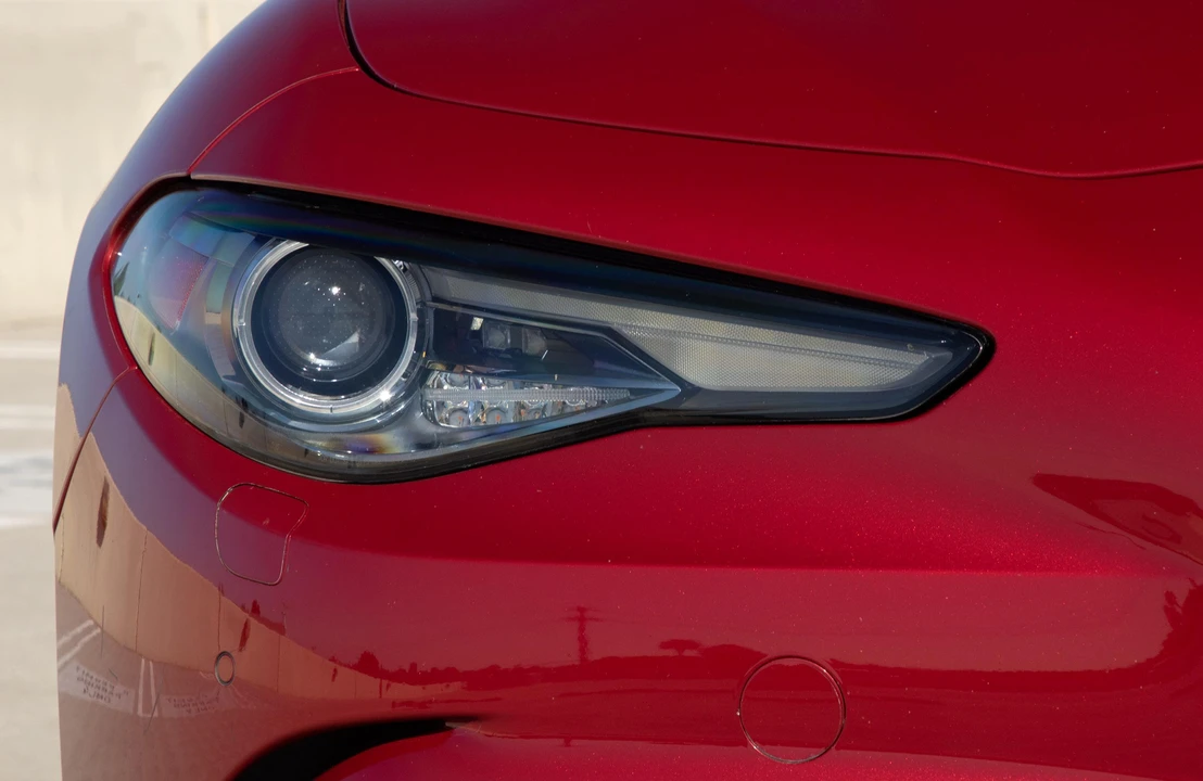 2017 Alfa Romeo Giulia Quadrifoglio - Image 20 of 31