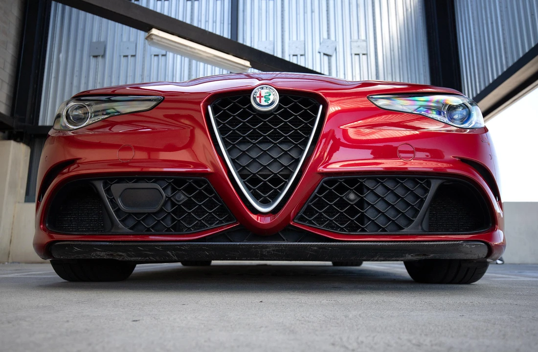 2017 Alfa Romeo Giulia Quadrifoglio - Image 14 of 31