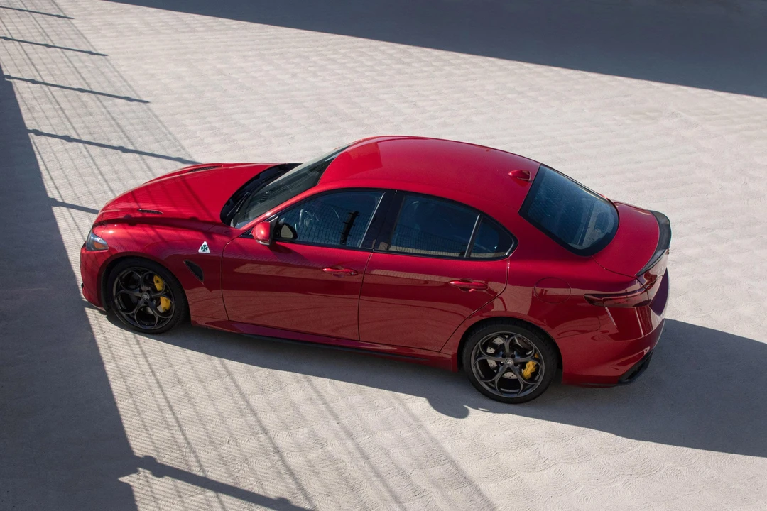 2017 Alfa Romeo Giulia Quadrifoglio - Image 18 of 31