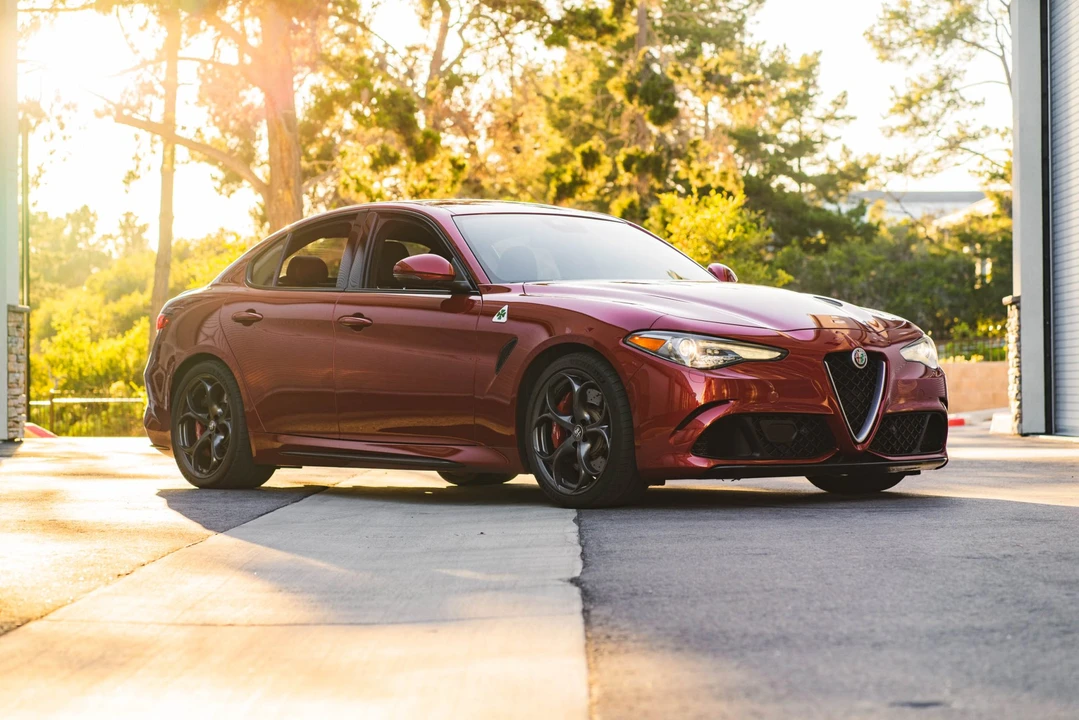 2017 Alfa Romeo Giulia Quadrifoglio - Image 5 of 31