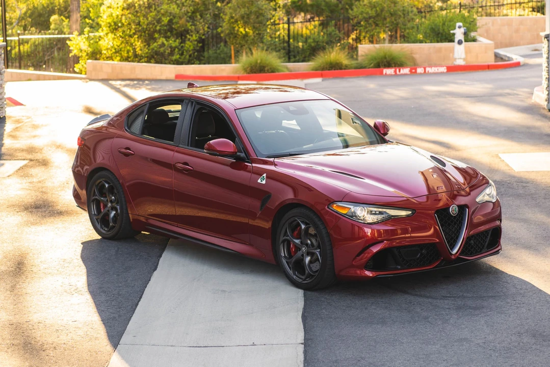 2017 Alfa Romeo Giulia Quadrifoglio - Image 2 of 31