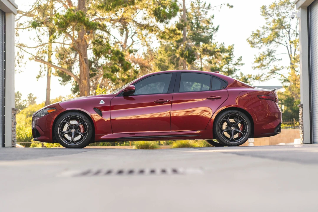 2017 Alfa Romeo Giulia Quadrifoglio - Image 17 of 31