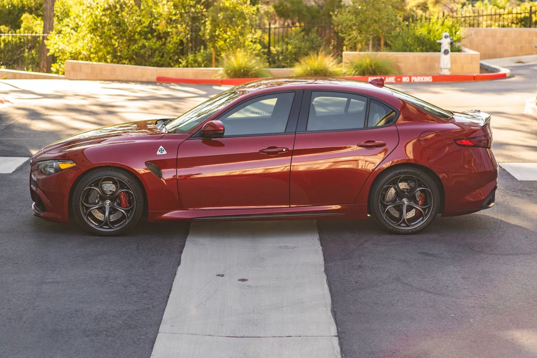 2017 Alfa Romeo Giulia Quadrifoglio - Image 14 of 31