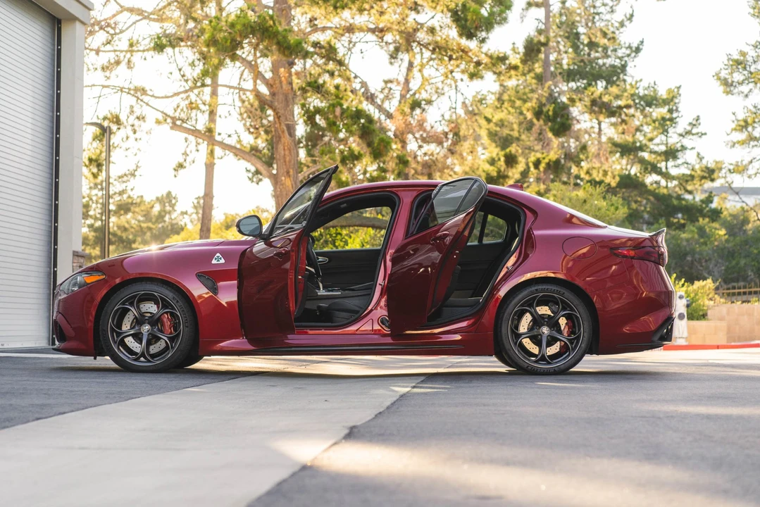 2017 Alfa Romeo Giulia Quadrifoglio - Image 18 of 31