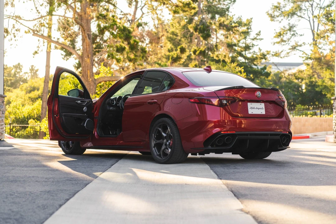 2017 Alfa Romeo Giulia Quadrifoglio - Image 19 of 31