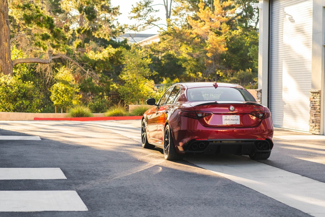 2017 Alfa Romeo Giulia Quadrifoglio - Image 24 of 31