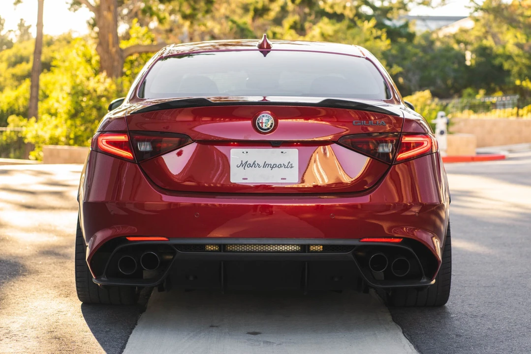 2017 Alfa Romeo Giulia Quadrifoglio - Image 27 of 31
