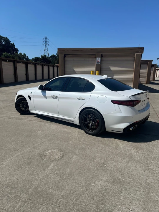 2017 Alfa Romeo Giulia Quadrifoglio - Image 11 of 31
