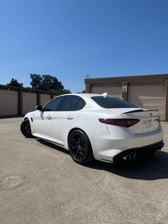 2017 Alfa Romeo Giulia Quadrifoglio - Image 9 of 31
