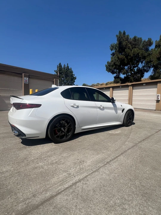 2017 Alfa Romeo Giulia Quadrifoglio - Image 5 of 31