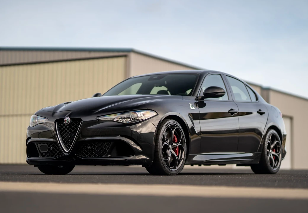2017 Alfa Romeo Giulia Quadrifoglio - Image 2 of 31