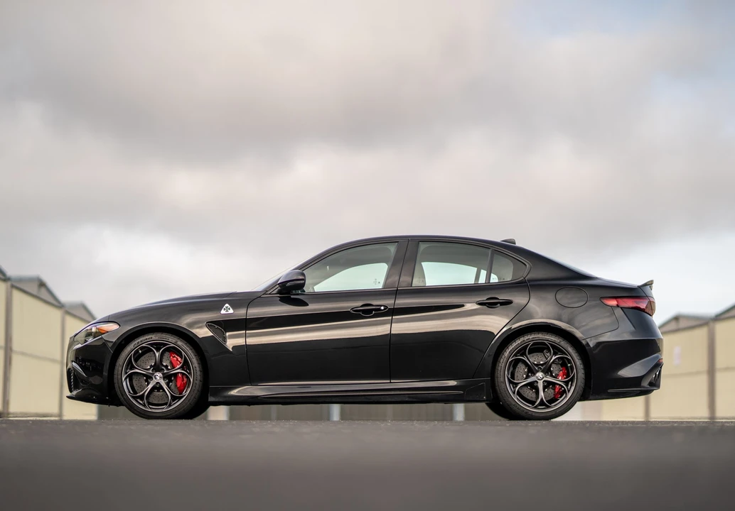 2017 Alfa Romeo Giulia Quadrifoglio - Image 11 of 31