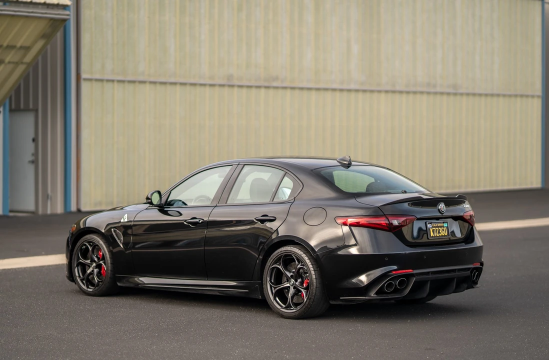 2017 Alfa Romeo Giulia Quadrifoglio - Image 13 of 31