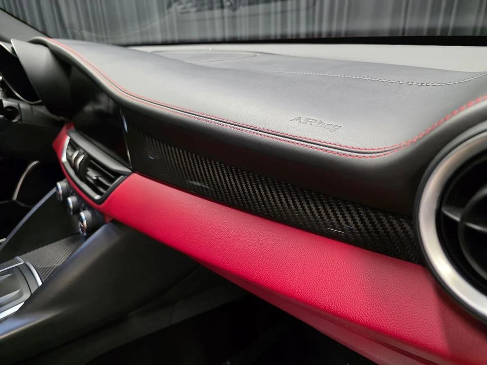 2017 Alfa Romeo Giulia Quadrifoglio - Image 4 of 21