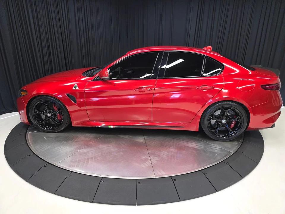 2017 Alfa Romeo Giulia Quadrifoglio - Image 11 of 21