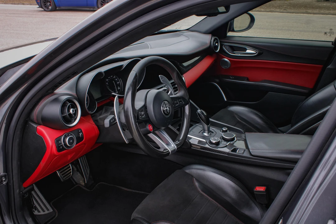 2017 Alfa Romeo Giulia Quadrifoglio - Image 26 of 31