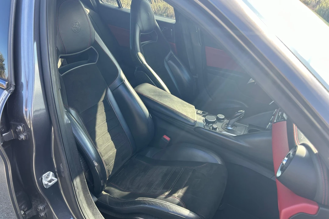 2017 Alfa Romeo Giulia Quadrifoglio - Image 27 of 31