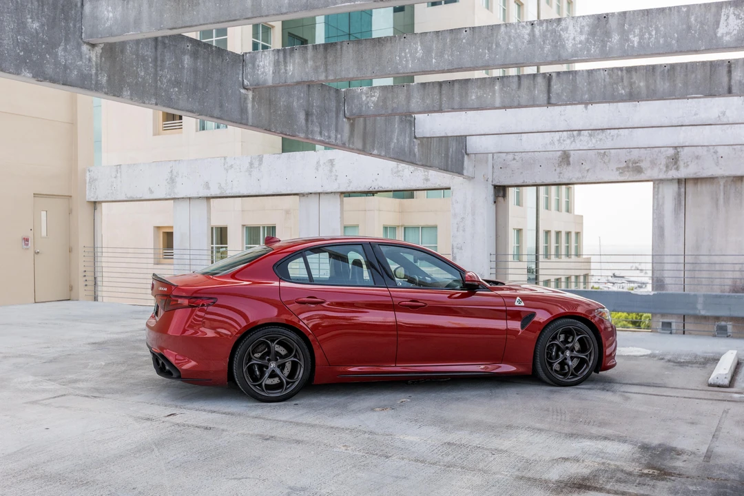 2017 Alfa Romeo Giulia Quadrifoglio - Image 10 of 31