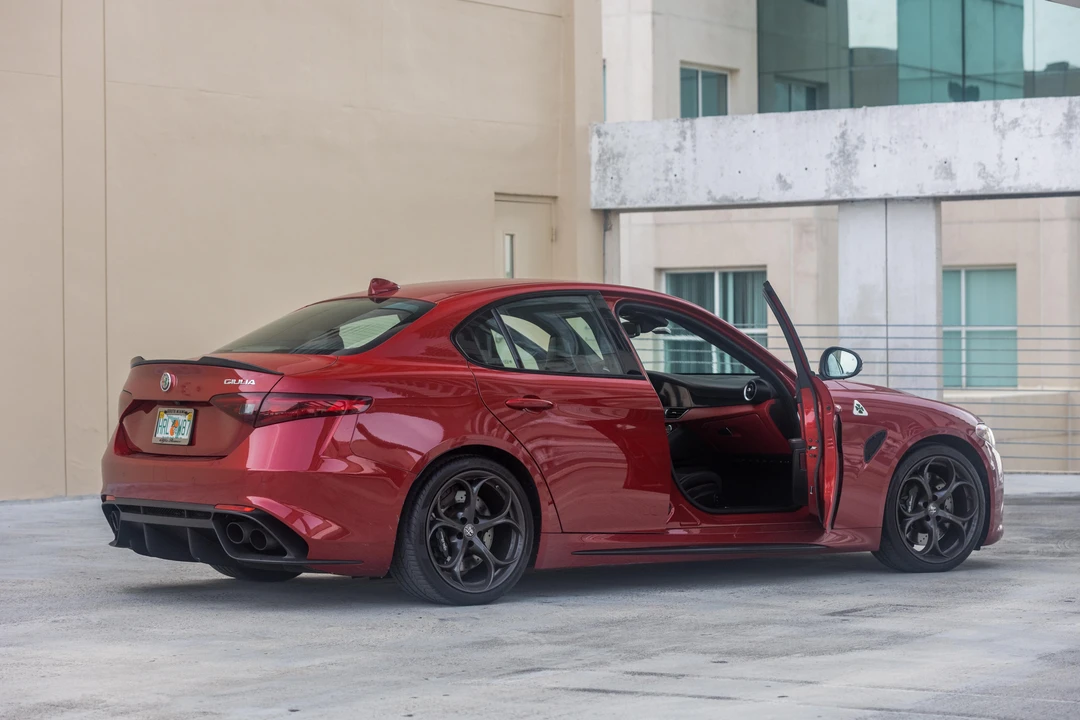 2017 Alfa Romeo Giulia Quadrifoglio - Image 9 of 31