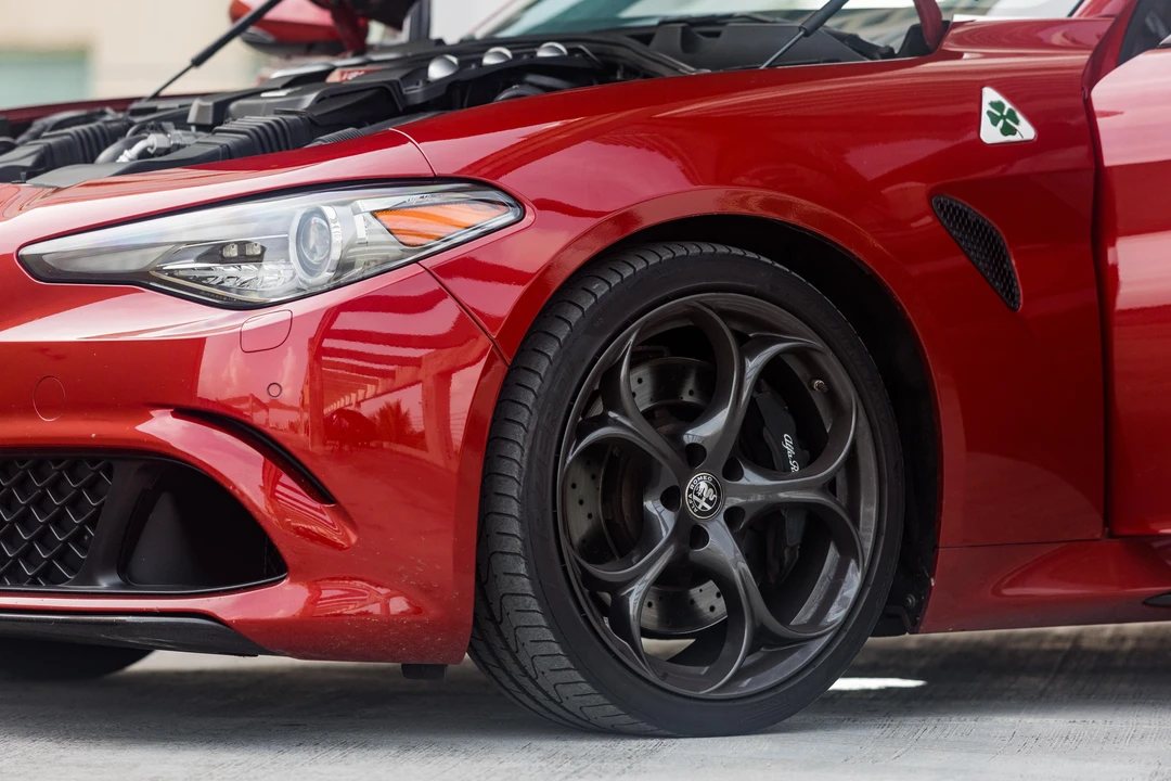 2017 Alfa Romeo Giulia Quadrifoglio - Image 17 of 31