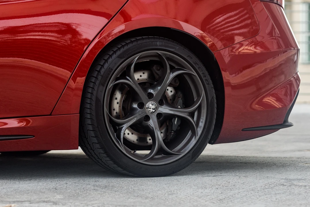 2017 Alfa Romeo Giulia Quadrifoglio - Image 18 of 31