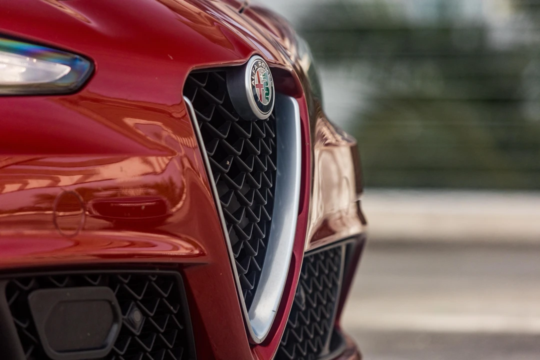 2017 Alfa Romeo Giulia Quadrifoglio - Image 14 of 31