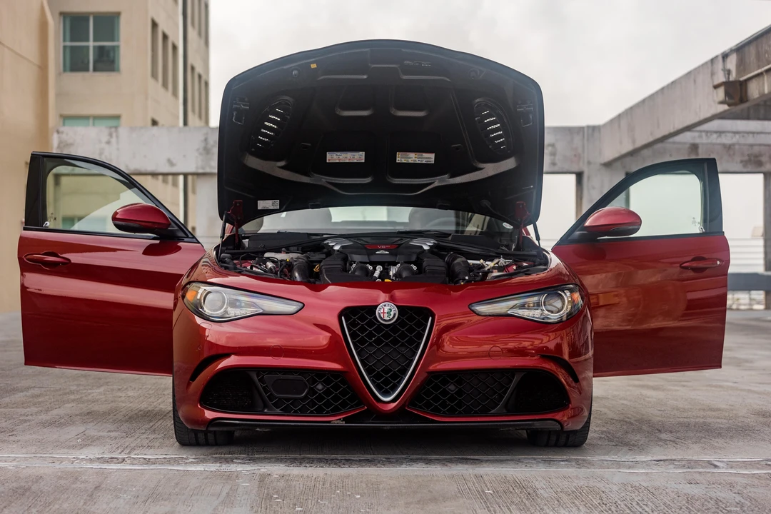 2017 Alfa Romeo Giulia Quadrifoglio - Image 7 of 31
