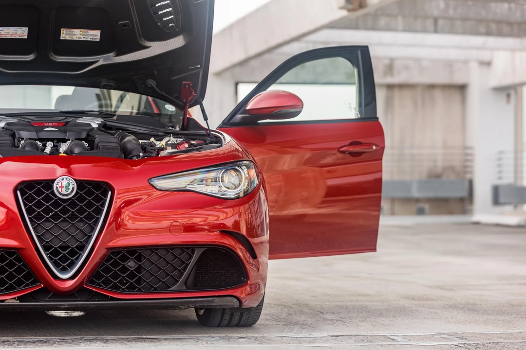 2017 Alfa Romeo Giulia Quadrifoglio - Image 15 of 31