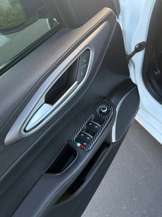 2017 Alfa Romeo Giulia - Image 18 of 21