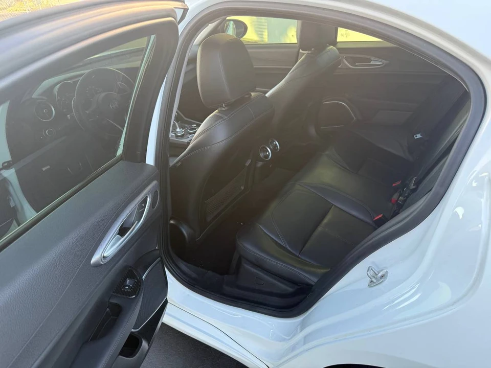 2017 Alfa Romeo Giulia - Image 15 of 21