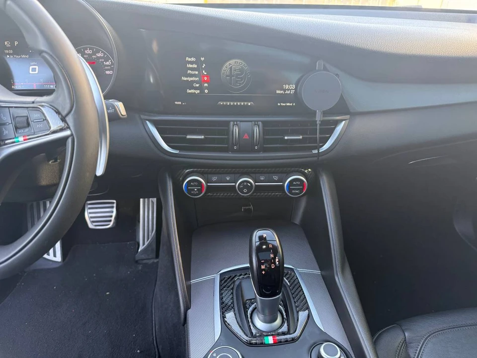 2017 Alfa Romeo Giulia - Image 14 of 21