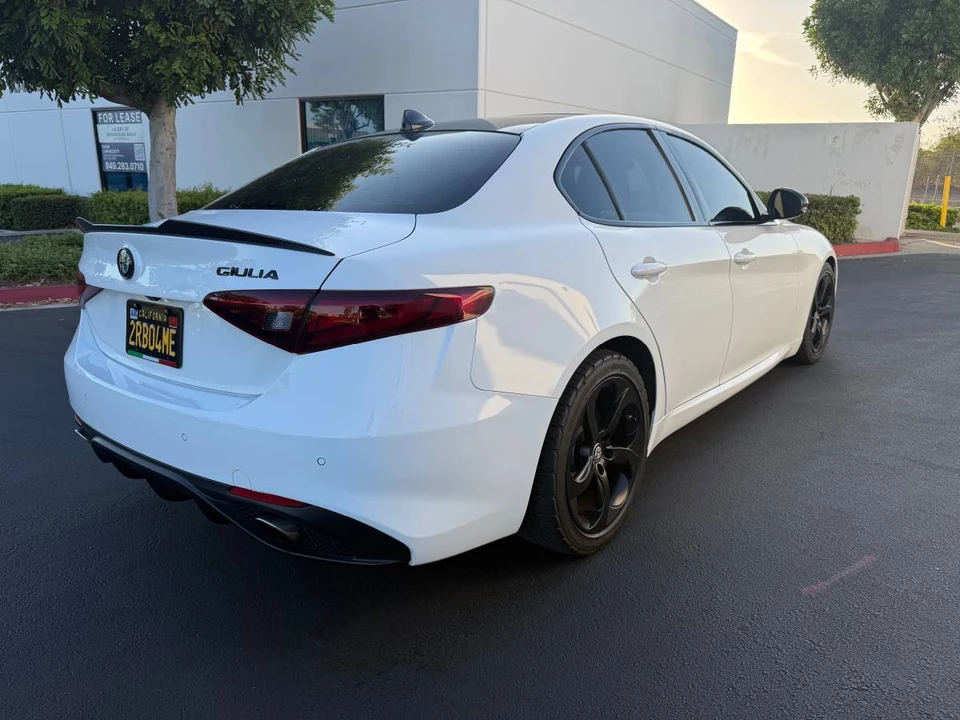 2017 Alfa Romeo Giulia - Image 5 of 21